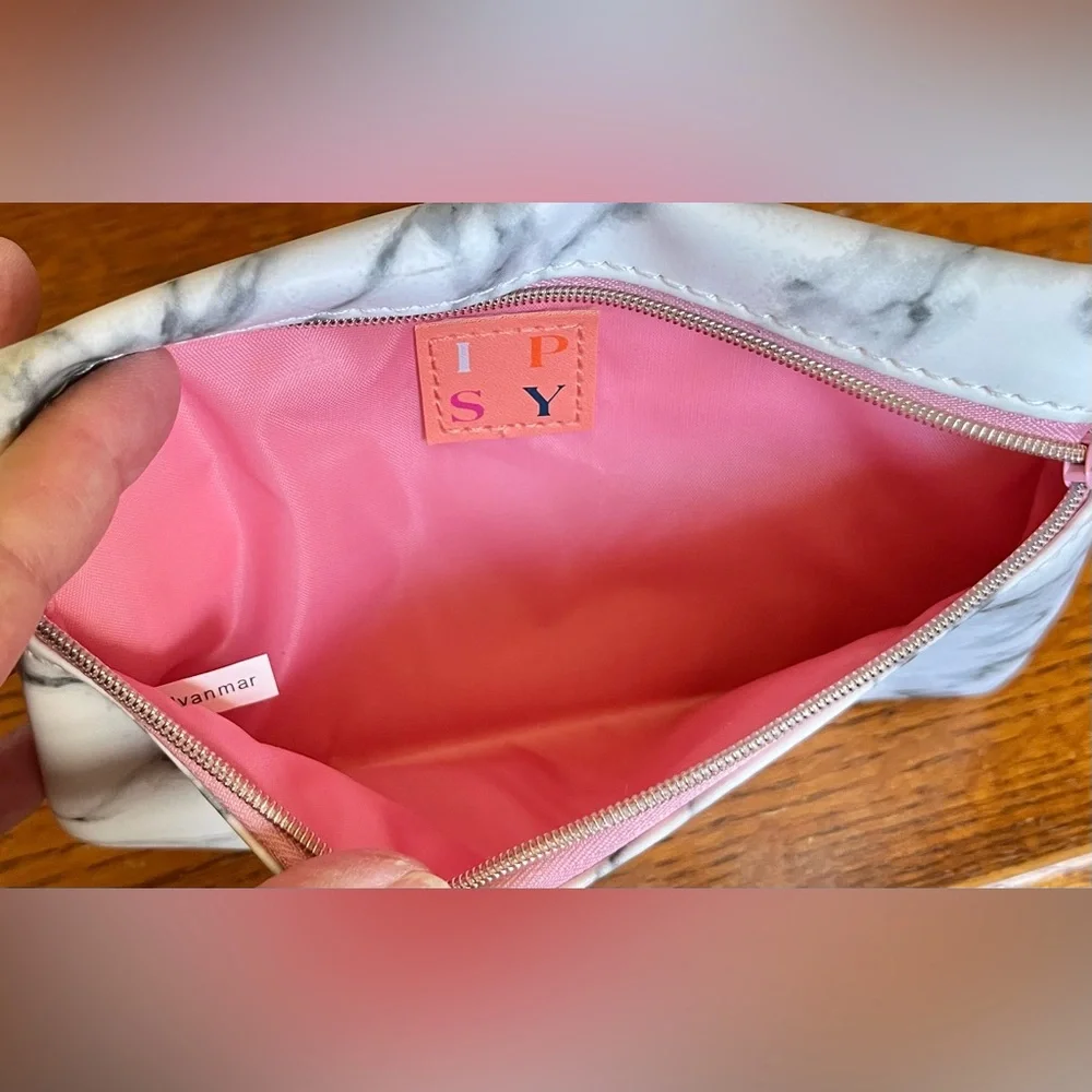 Ipsy makeup bag with SURPRISE piece of jewelry Marble pattern